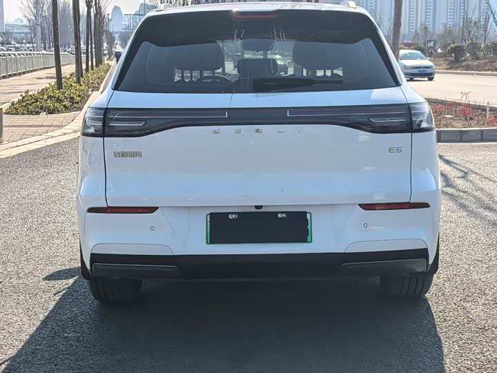 Фото 8 - Geely Galaxy E5