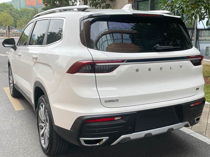 Фото 4 - Geely Okavango