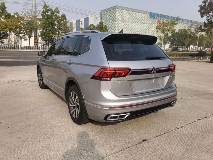 Фото 3 - Volkswagen Tiguan L Hybrid
