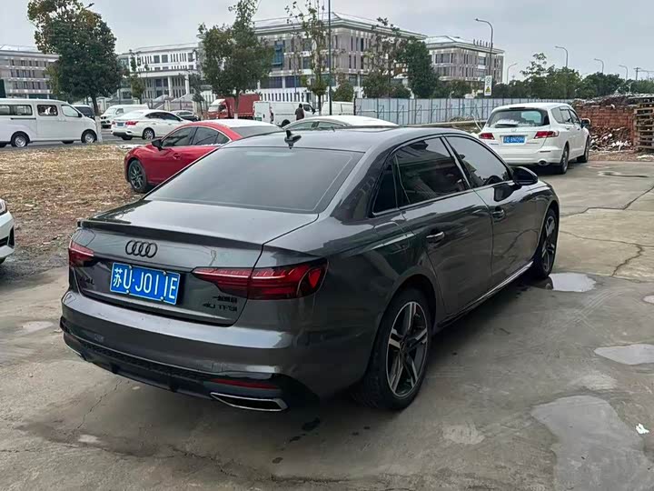 Фото 4 - Audi A4L