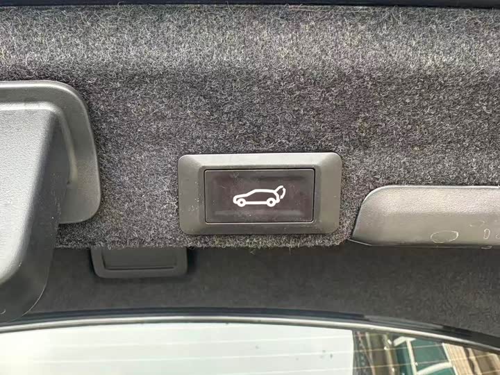 Фото 8 - Audi A4L