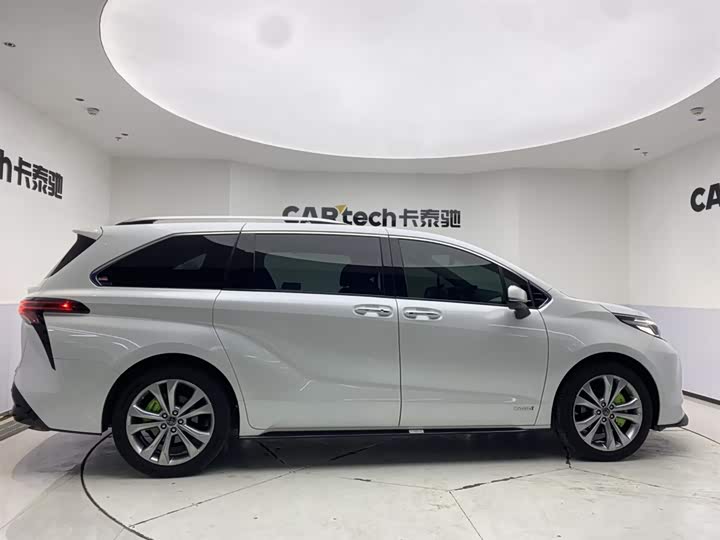 Фото 5 - Toyota Sienna