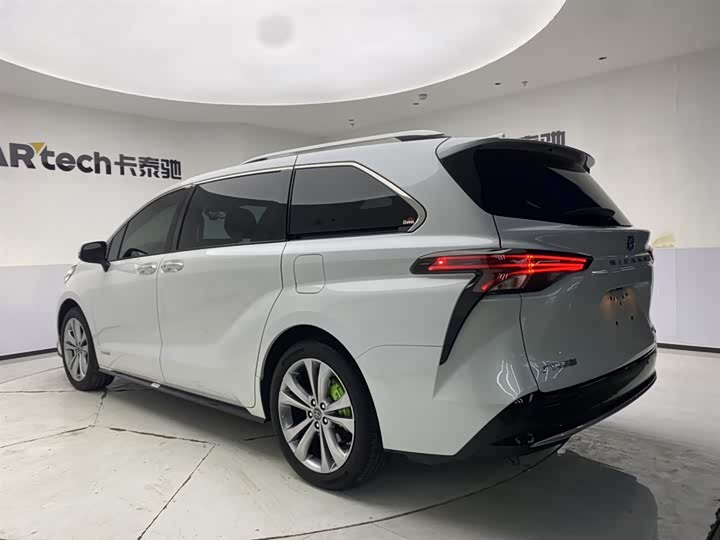 Фото 8 - Toyota Sienna