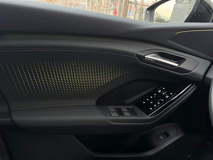 Фото 3 - Audi Q6L e-tron