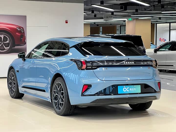 Photo 5 - Zeekr 001