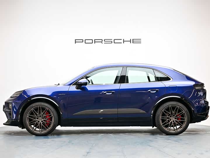 Фото 3 - Porsche Macan EV