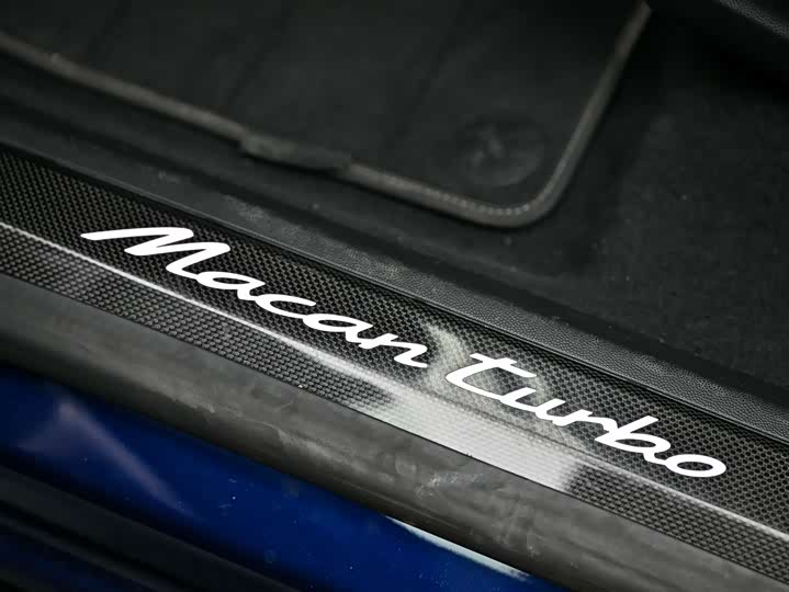 Фото 7 - Porsche Macan EV