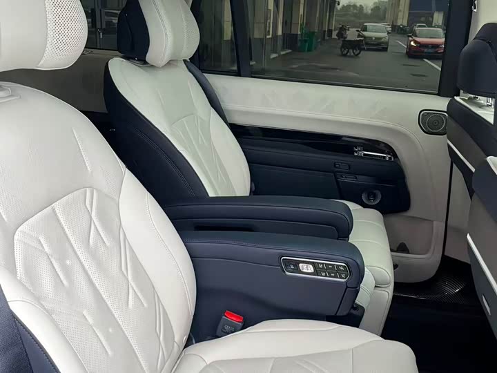 Фото 7 - Zeekr 9X