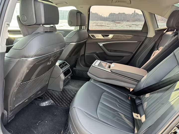 Фото 6 - Audi A6L