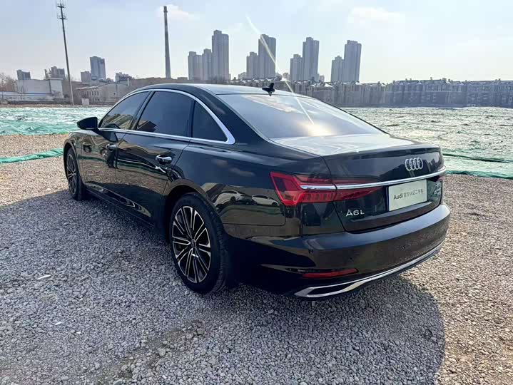 Фото 7 - Audi A6L
