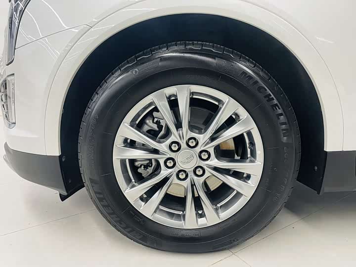 Фото 3 - Cadillac XT5