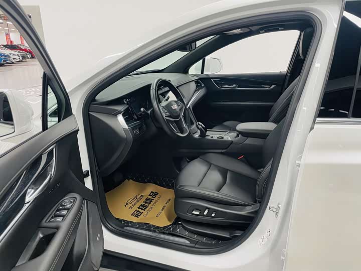 Фото 4 - Cadillac XT5