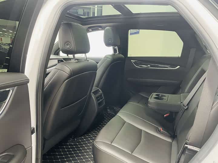 Фото 9 - Cadillac XT5