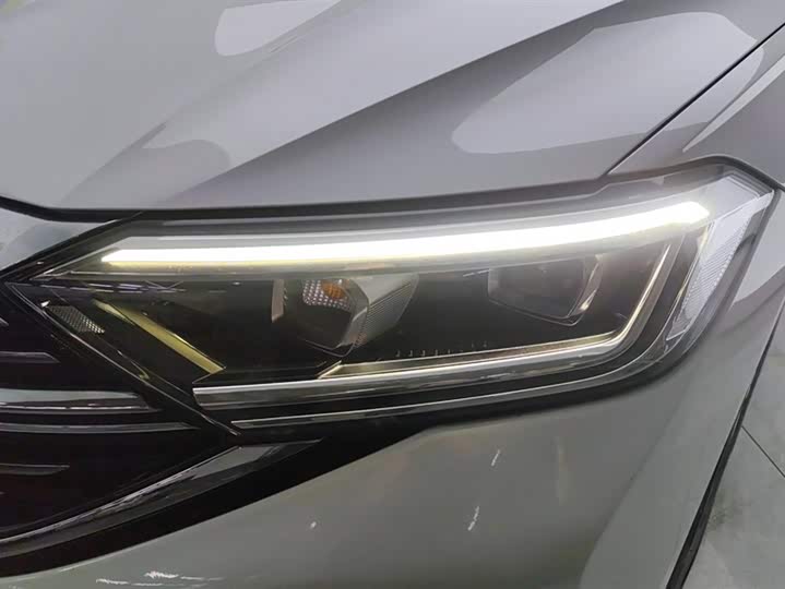 Фото 5 - Volkswagen Sagitar L