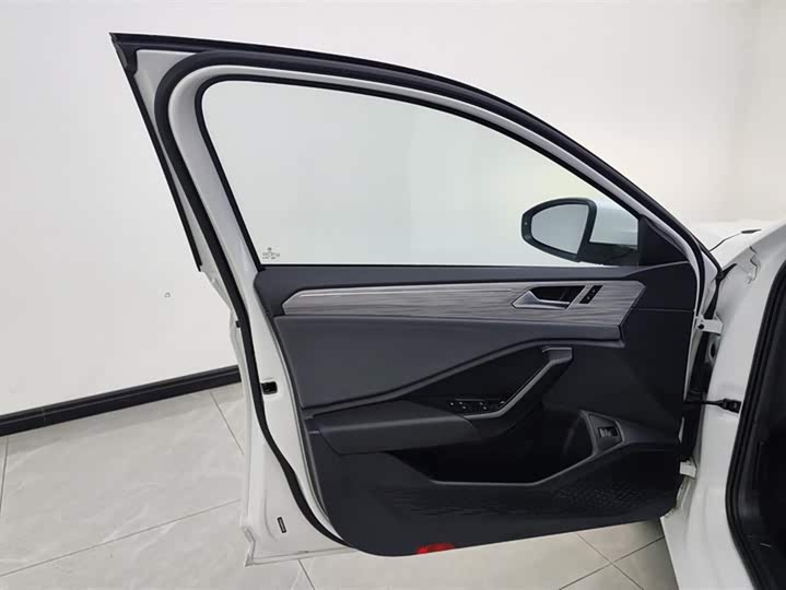 Фото 7 - Volkswagen Sagitar L