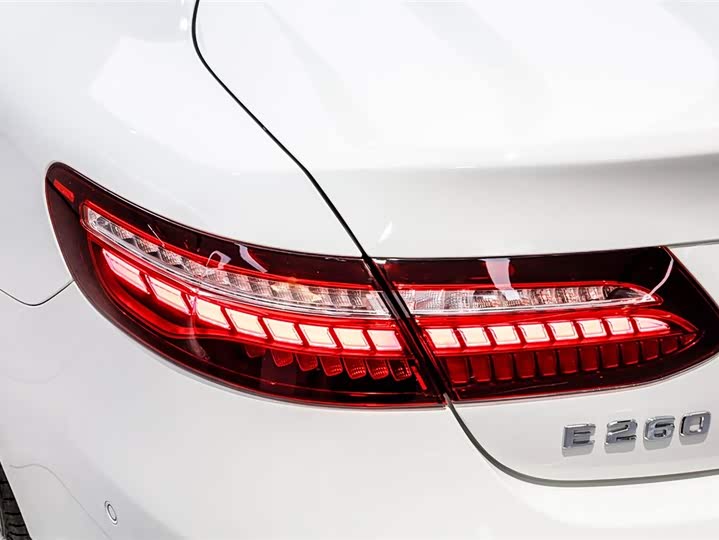 Фото 5 - Mercedes-Benz E-Class