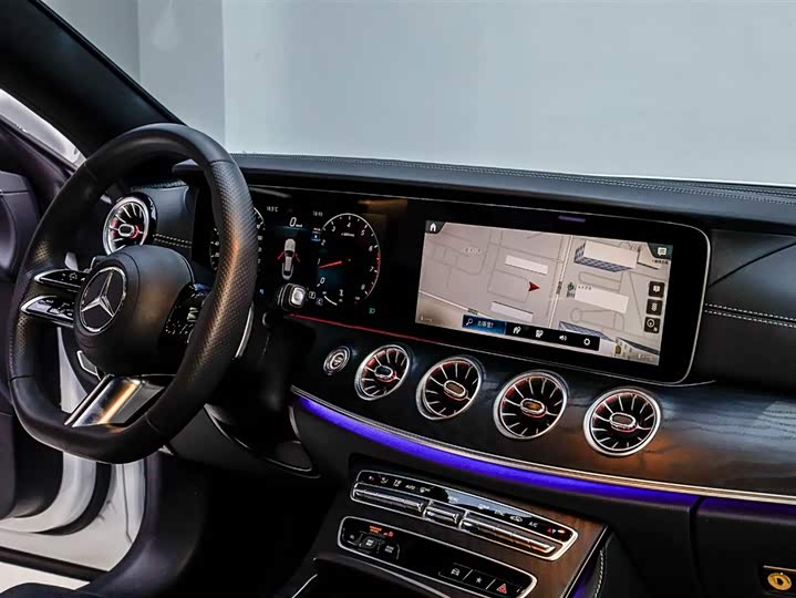 Фото 8 - Mercedes-Benz E-Class