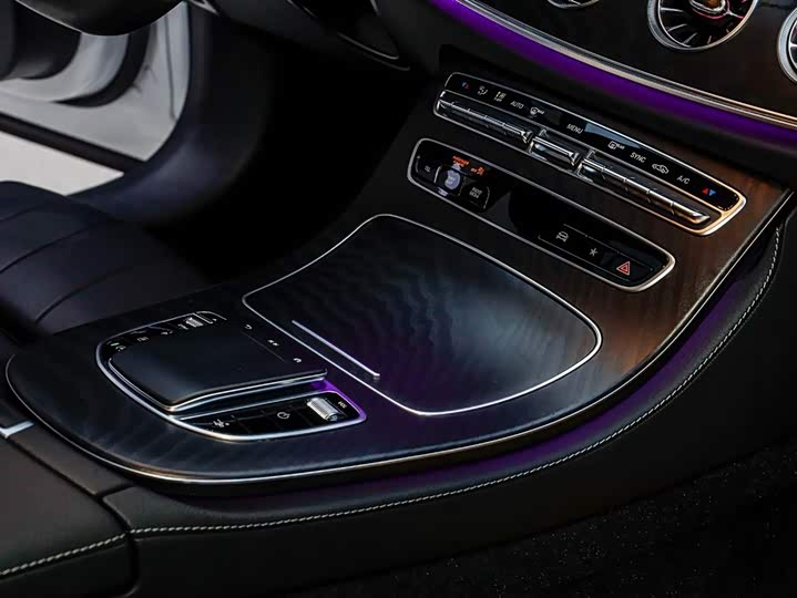 Фото 9 - Mercedes-Benz E-Class