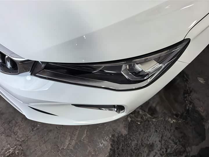 Фото 5 - Geely Emgrand