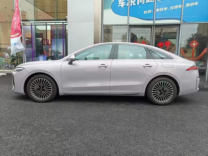 Фото 5 - Roewe M7 DMH