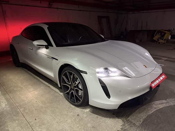 Photo 3 - Porsche Taycan