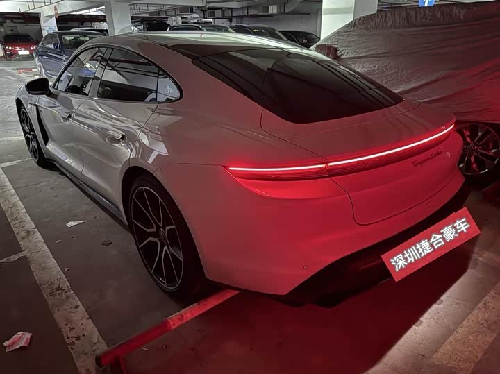 Photo 4 - Porsche Taycan