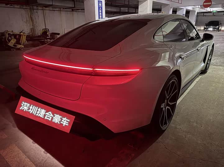 Photo 6 - Porsche Taycan