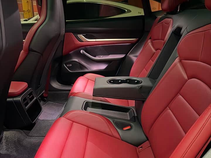 Photo 8 - Porsche Taycan