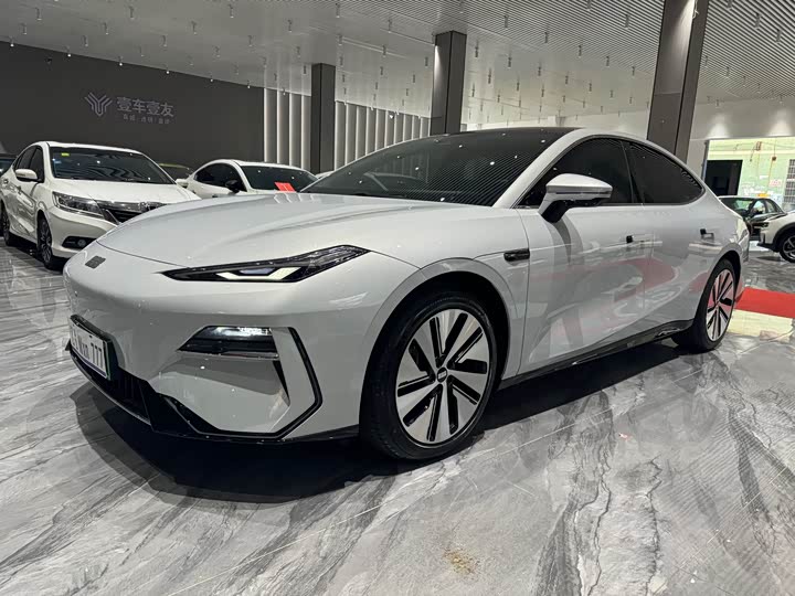 Photo 2 - Geely Galaxy E8