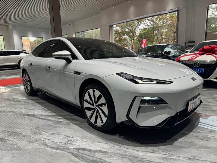 Photo 4 - Geely Galaxy E8