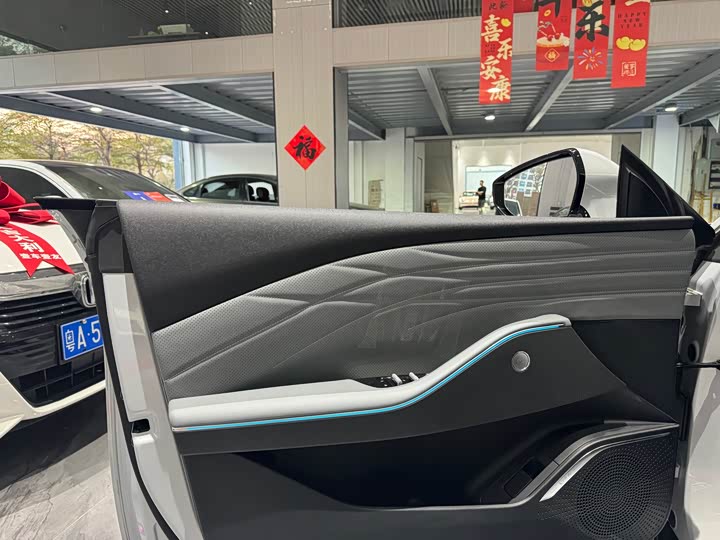 Photo 5 - Geely Galaxy E8