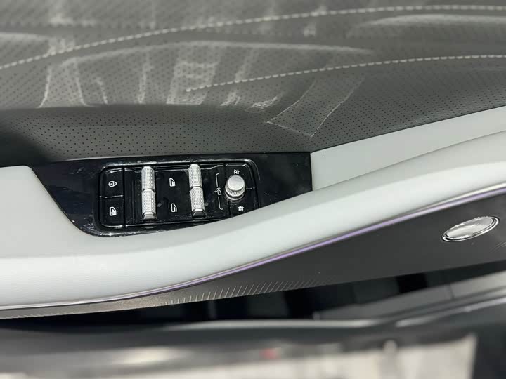 Photo 6 - Geely Galaxy E8