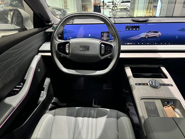 Photo 9 - Geely Galaxy E8