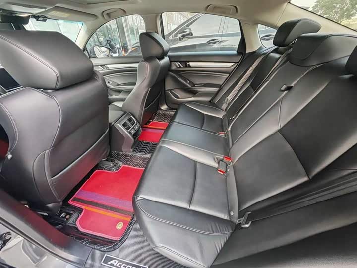 Фото 8 - Honda Accord