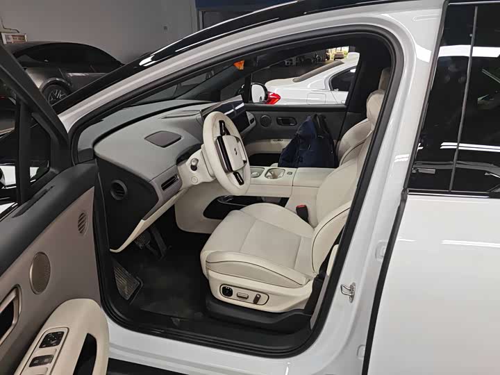 Фото 2 - LiXiang i6