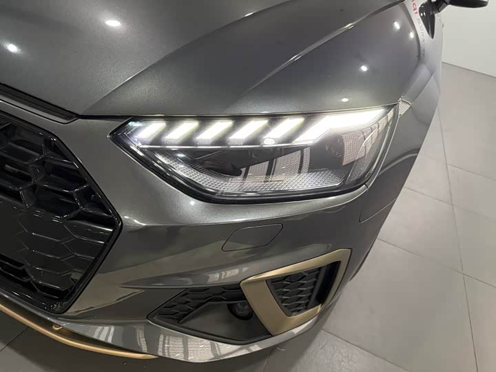 Фото 5 - Audi A4L