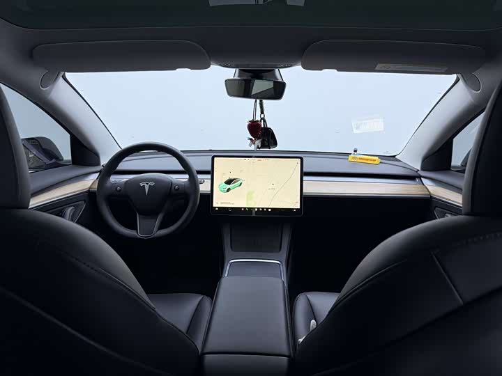 Фото 4 - Tesla Model 3
