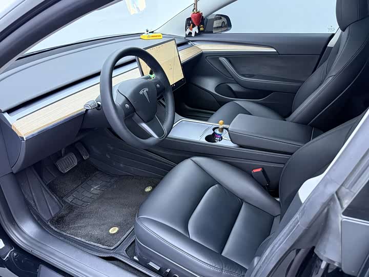 Фото 5 - Tesla Model 3