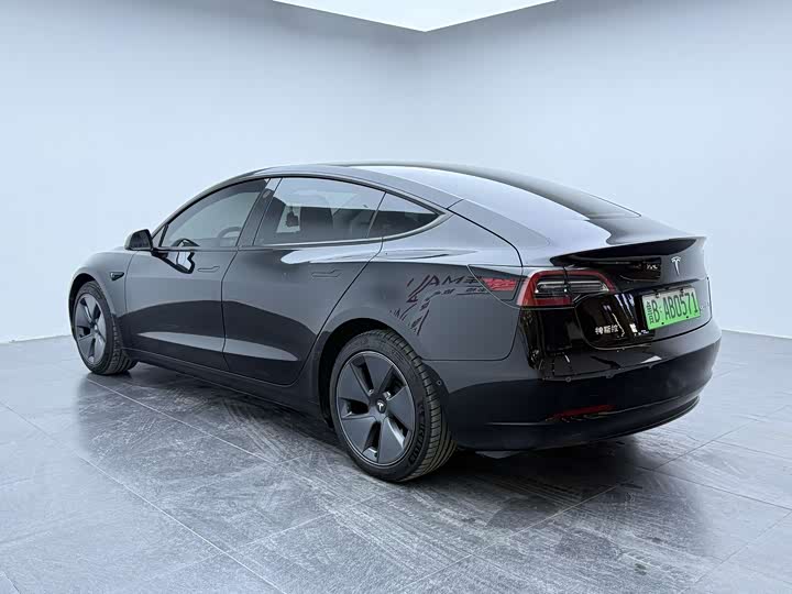 Фото 8 - Tesla Model 3