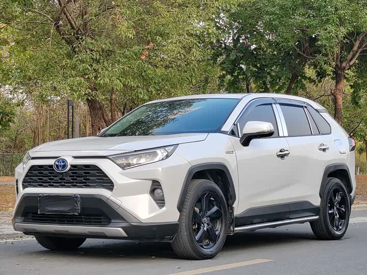 Фото 1 - Toyota RAV4