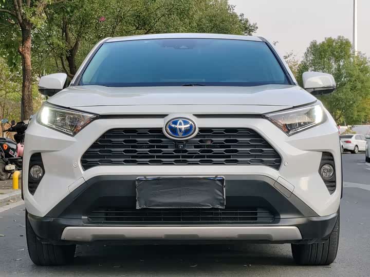 Фото 2 - Toyota RAV4