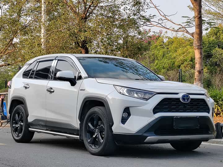 Фото 3 - Toyota RAV4
