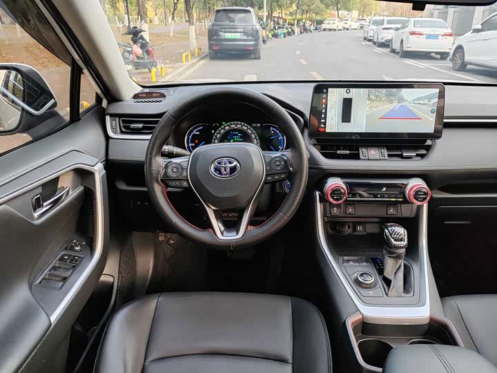 Фото 8 - Toyota RAV4