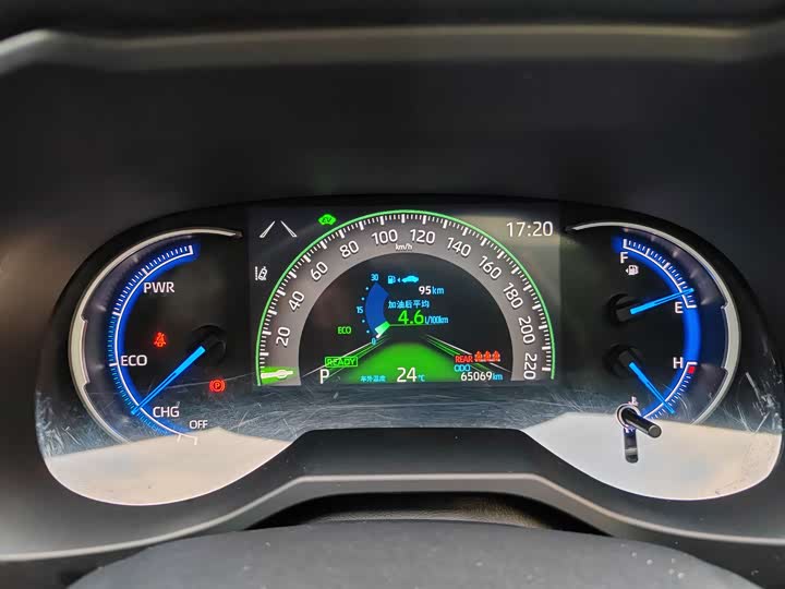 Фото 9 - Toyota RAV4