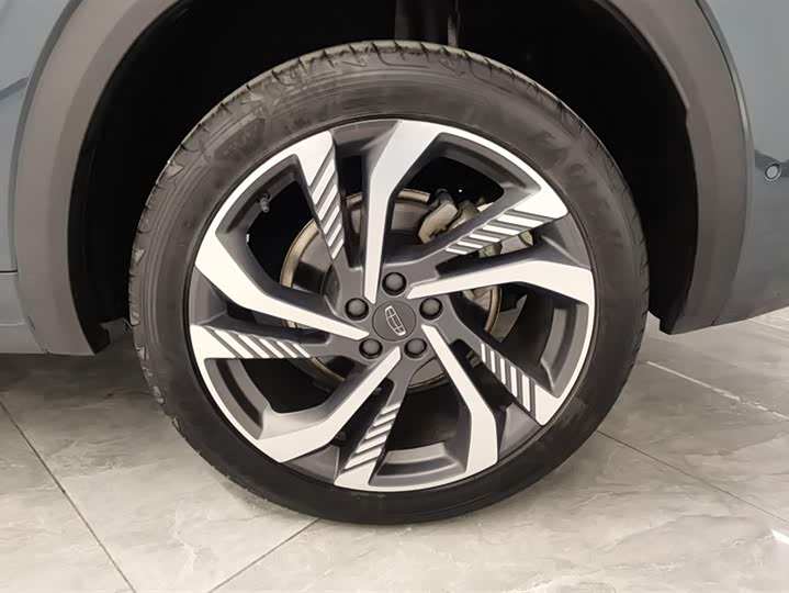 Фото 6 - Geely Monjaro