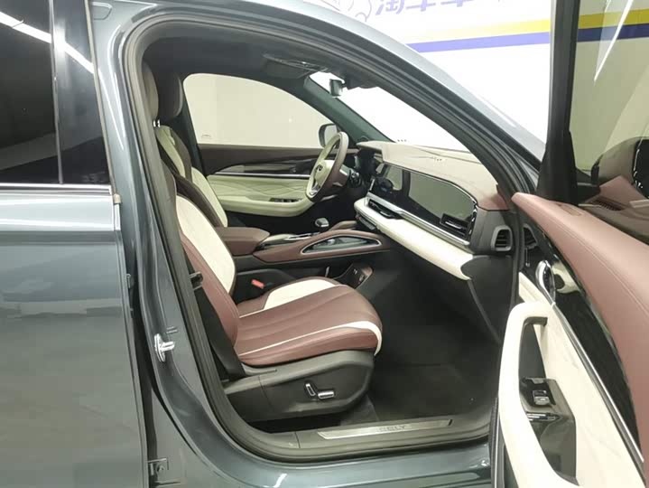 Фото 8 - Geely Monjaro