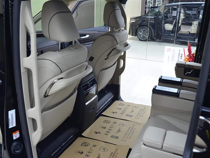 Фото 5 - Toyota Vellfire