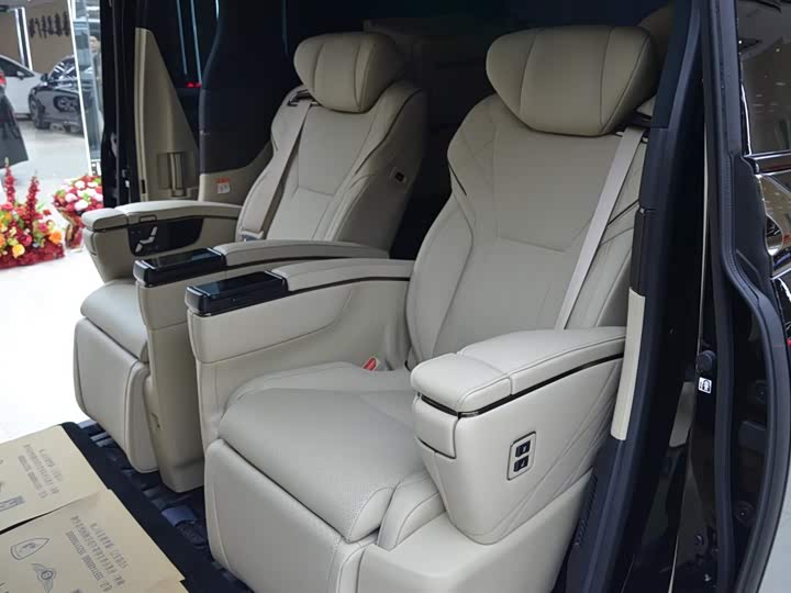 Фото 6 - Toyota Vellfire