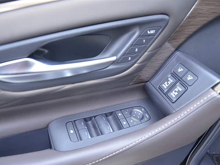 Фото 7 - Toyota Vellfire