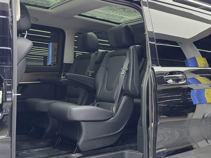 Фото 7 - Mercedes-Benz V-Class